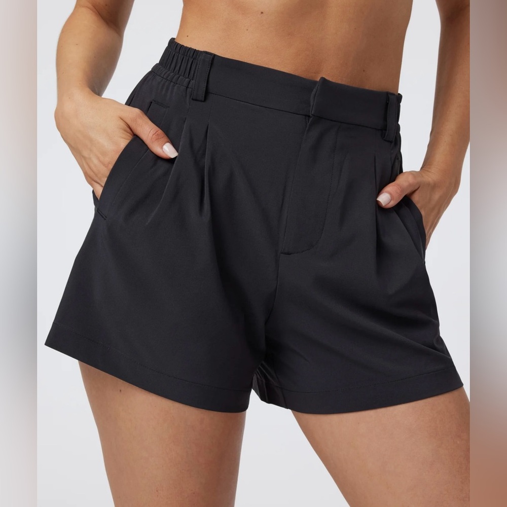 Vuori Women's High Waist Shorts - Black